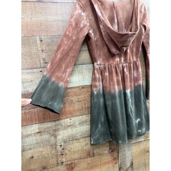 Tie-Dye Long-Sleeve Lace-Up Hooded Cape Earthbound Trading Small - Picture 5 of 7